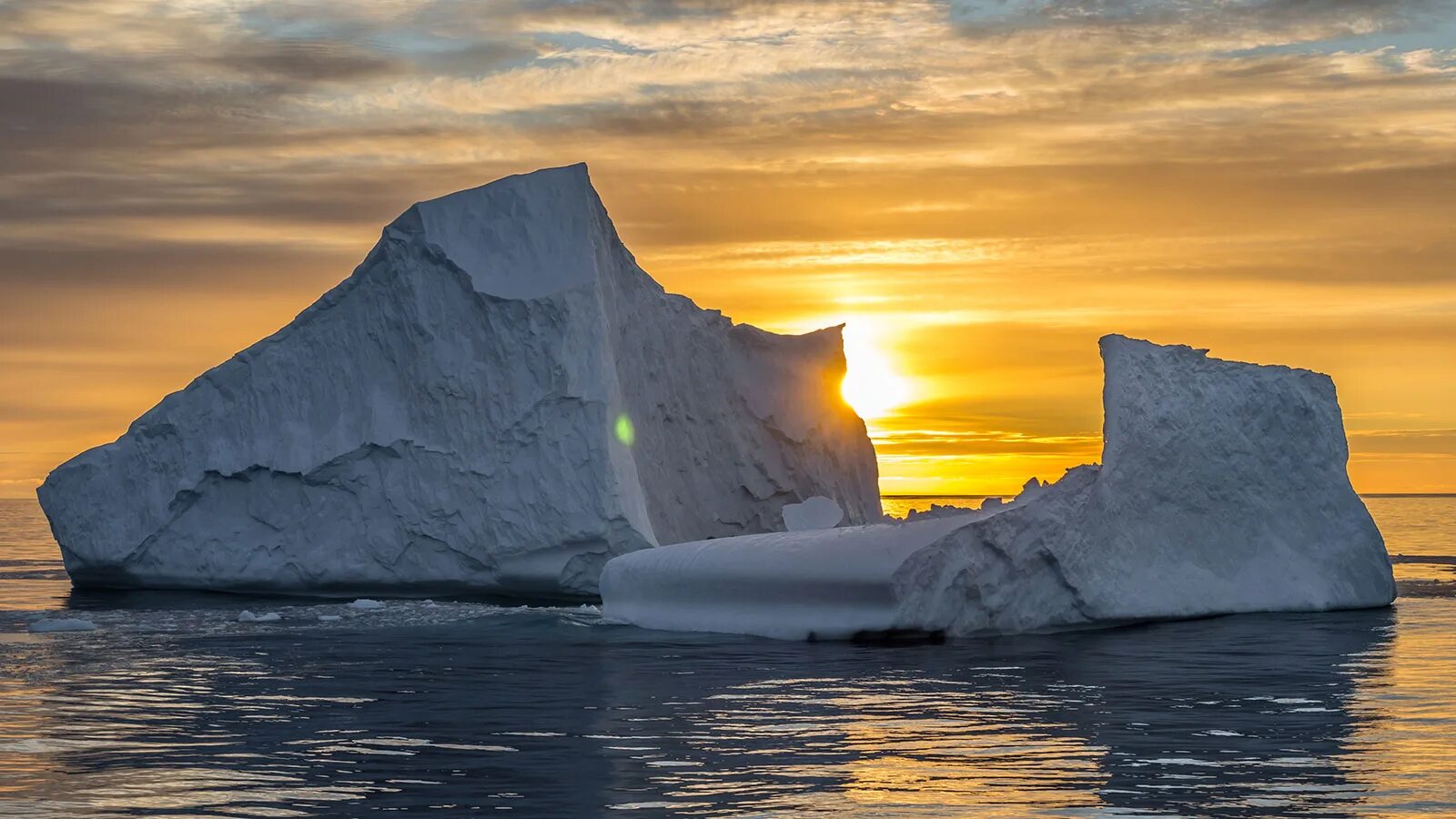 Северная америка гренландия. Мыс горн айсберги. Архипелаг огненная земля. Гренландия огненная земля. Гренландия огненная земля.