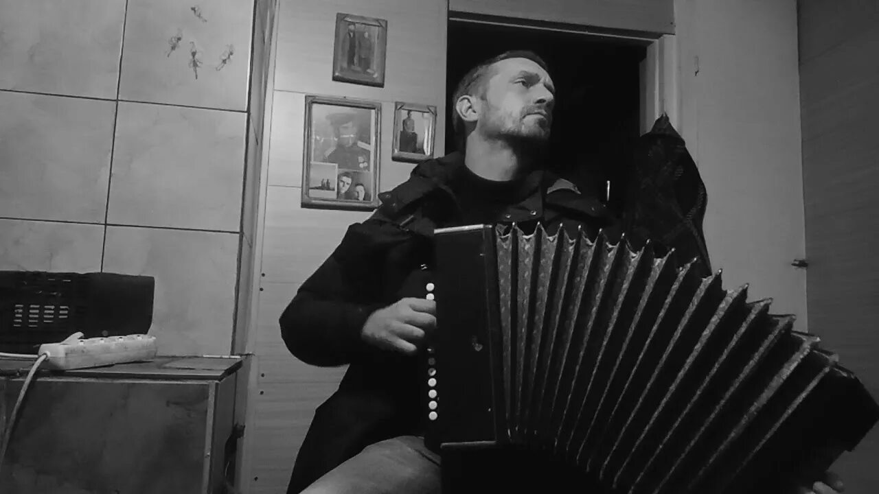 К иванин гармонь. Уроки игры на гармони константина иванина. алексей песни под гармонь. алексей иващенко гармонь. а симонов васин баян гармонь.