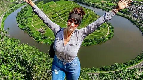 Надзирательница пришла сделать селфи