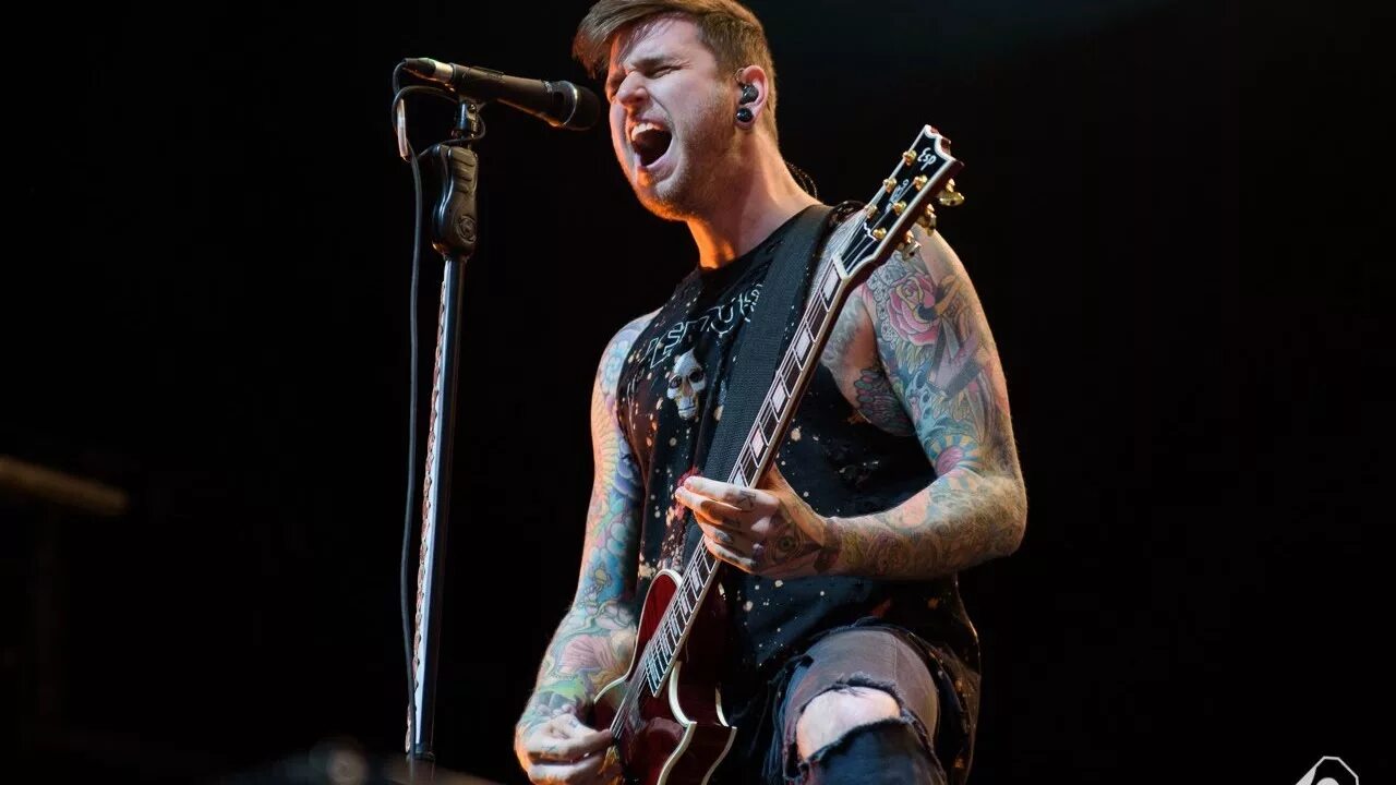 3 remember remember live. A day to remember live. ремембер певец. a day to remember guitar stack. a day to remember логотип.
