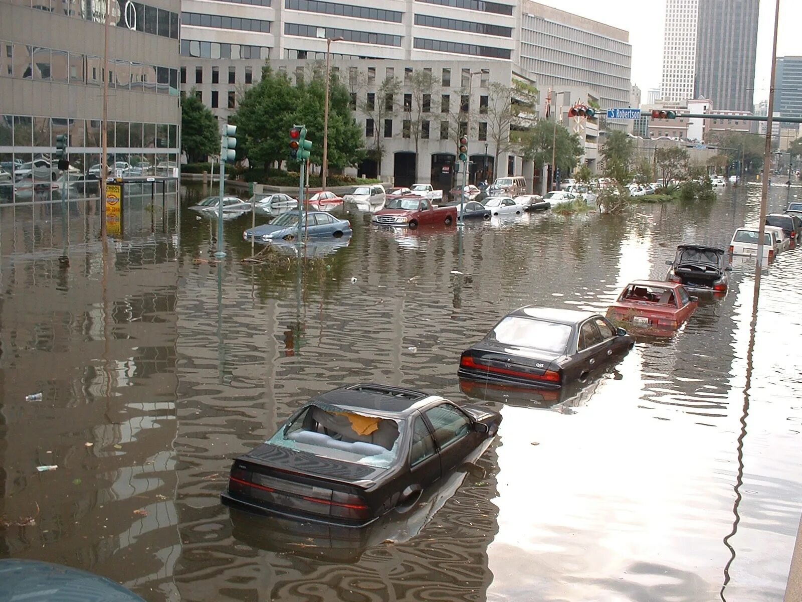 Где затапливает город. Новый Орлеан ураган Катрина. Новый Орлеан ураган 2005. Ураган Катрина 2005. Затопленный новый Орлеан 2005.