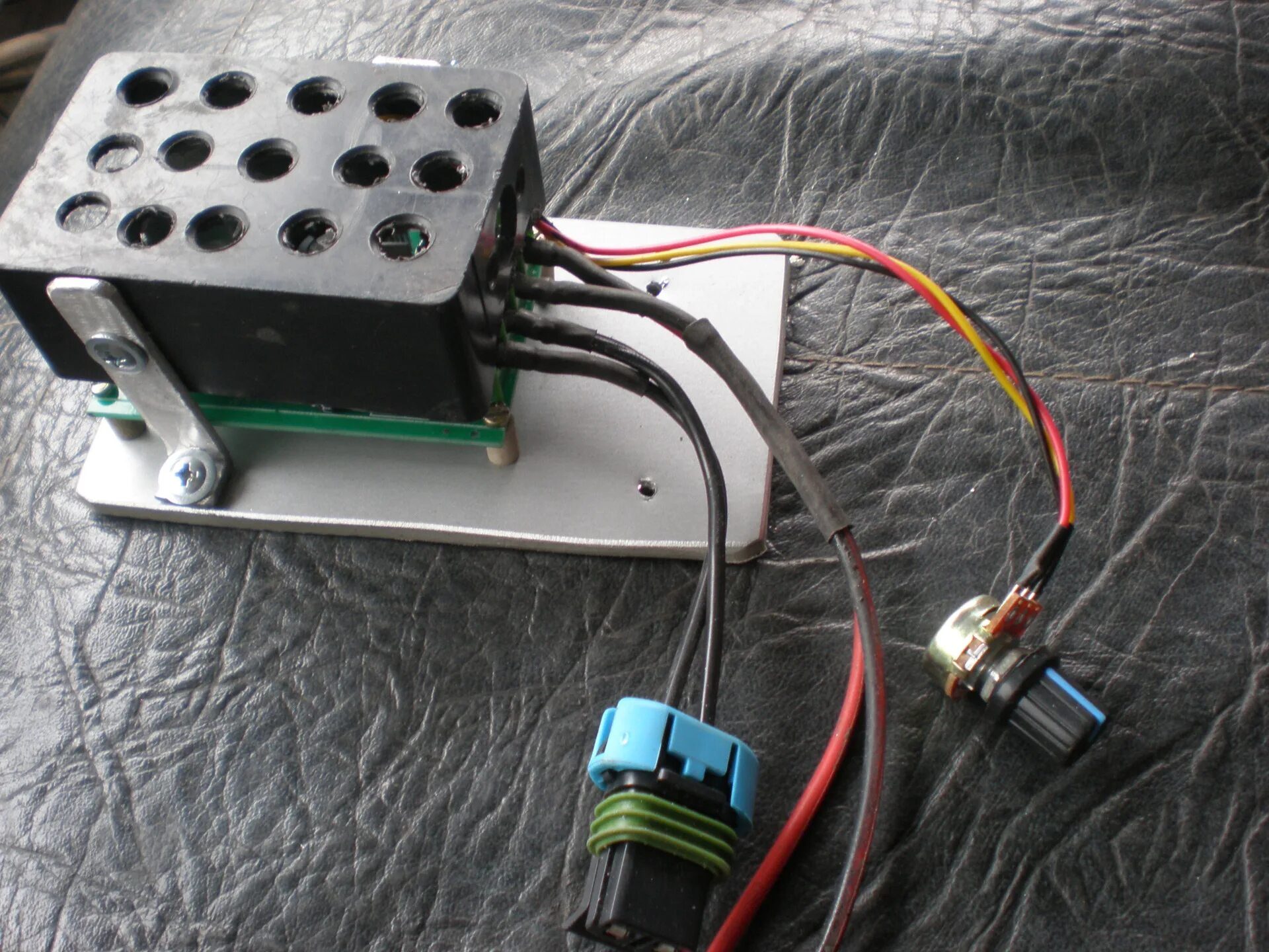 Регулятор оборотов печки газель некст. Регулятор оборотов отопителя зил. Регулятор оборотов отопителя газ 31105. Регулятор мотора отопителя 4180000010. Регулятор оборотов отопителя.