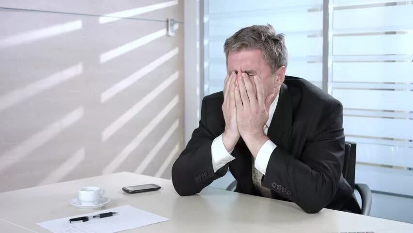 Переговоры карикатура. Ошибка карикатура. Начальник ругает подчиненного. Отчет карикатура. Ошибка чиновника.