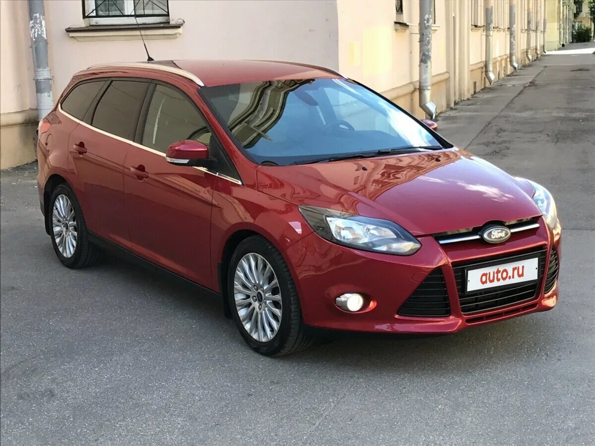 Форд фокус 3 универсал красный. Ford Focus 2013. Ford Focus 2013 Red. Фокус 3 St универсал красный.