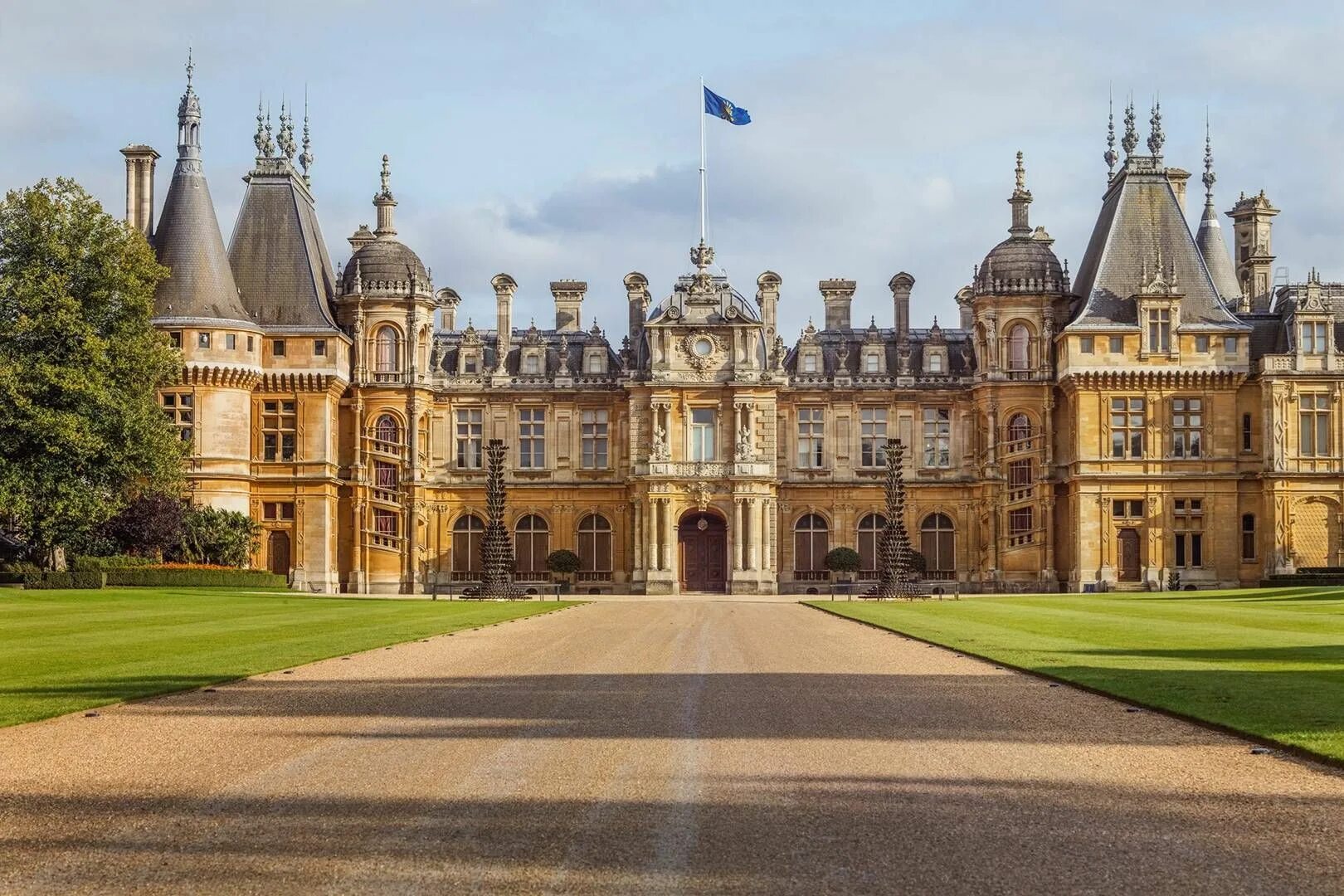 Замок Ротшильдов Waddesdon Manor.. Особняк Ротшильдов Уоддесдон-Манор в Бэкингемшире. Поместье Уоддесдон. Поместье Ротшильдов в Англии. Турист подбирает экскурсии 650 загородный дворец крепость