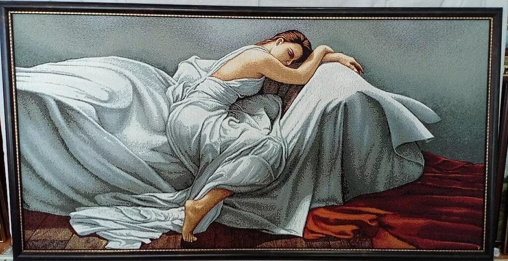 Включи спи красавица. Картина девушка лежит. Картина сон. Картина со спящей женщиной.