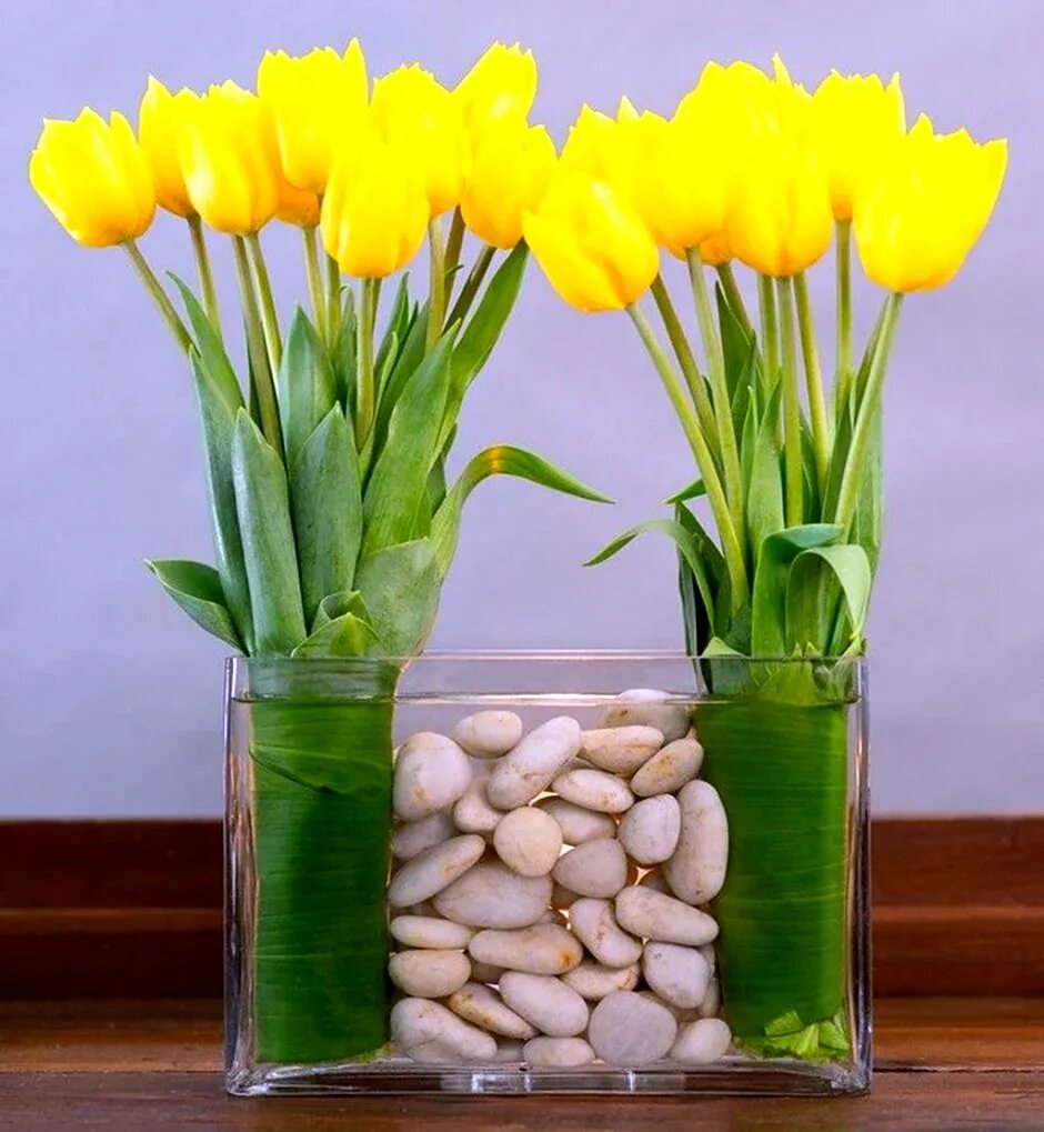 Вазы для тюльпанов. Тюльпаны в вазе. Уход за срезанными тюльпанами. Как ухаживать за букетом тюльпанов в вазе. Выгонка тюльпанов.