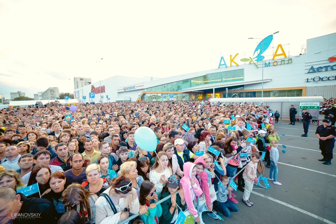 Аквамолл ульяновск расписание на сегодня. Аквамолл 2010. Аквамолл Ульяновск. Аквамолл концерт Ульяновск. Аквамолл Ульяновск 2023.