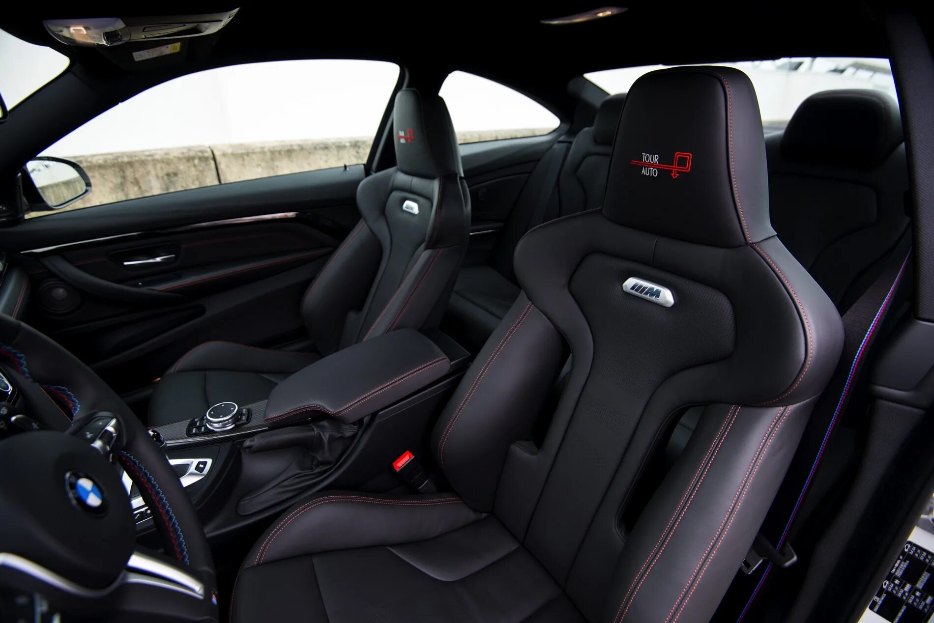 Сиденья бмв м5. Сиденья bmw m5 f90. bmw m4 ковши. ковши бмв м4. ковши bmw m5 cs.