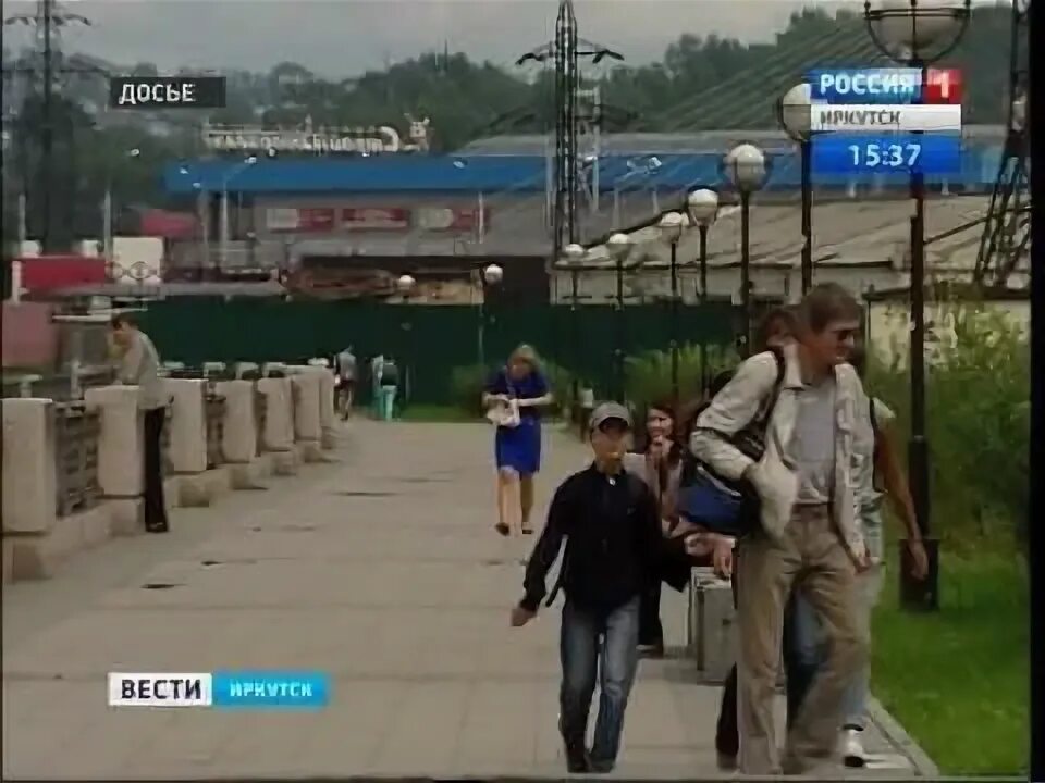 Елка на мусорке. Дыбовского иркутск. Иркутск многоэтажные дома. Место где упал самолет в иркутске 1997. Иркутска.