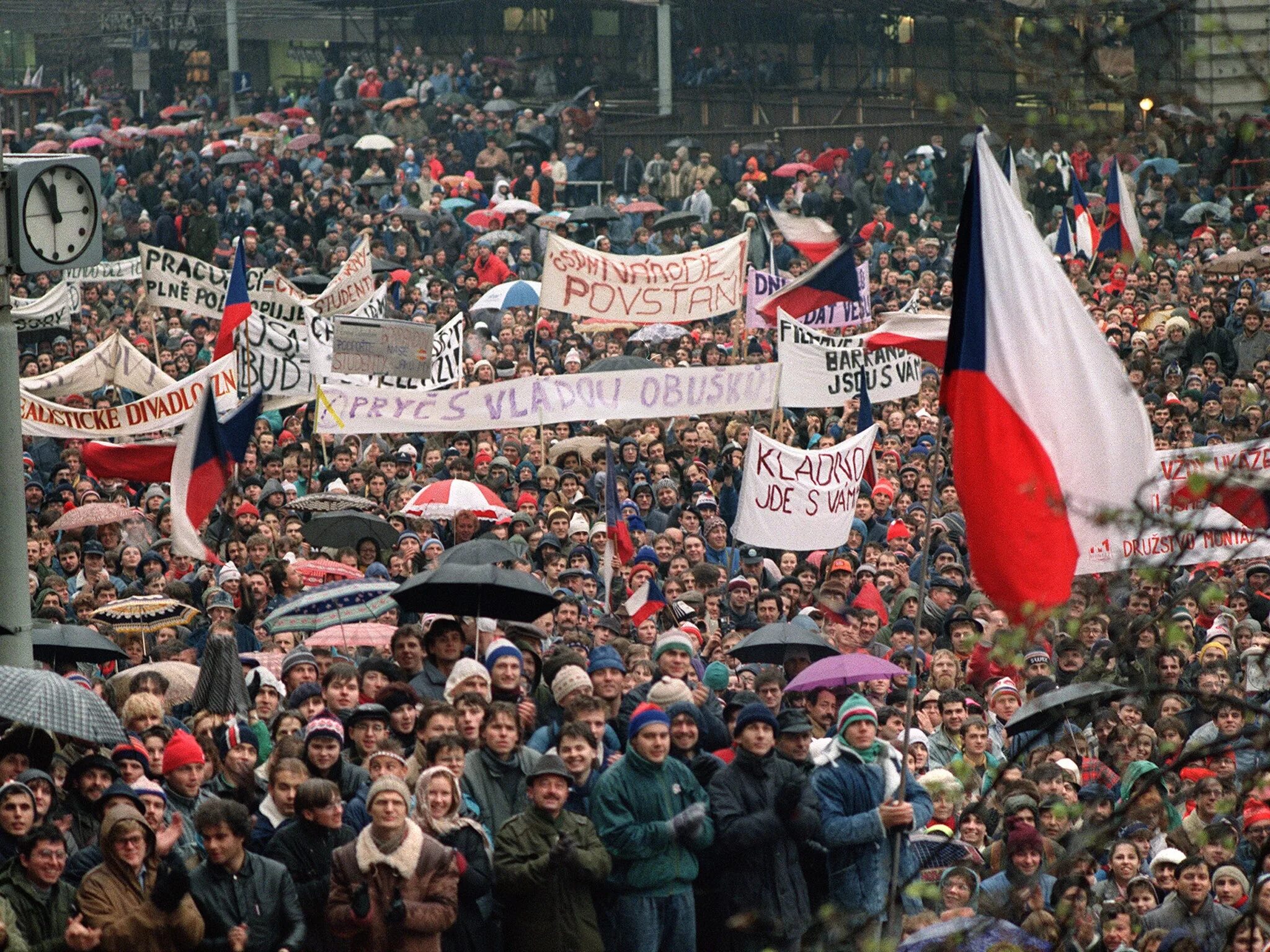 Революция в Чехословакии 1989. Бархатные революции 1989-1991. Бархатная революция в Чехословакии. Бархатные революции 1989-1990 гг в Восточной Европе.