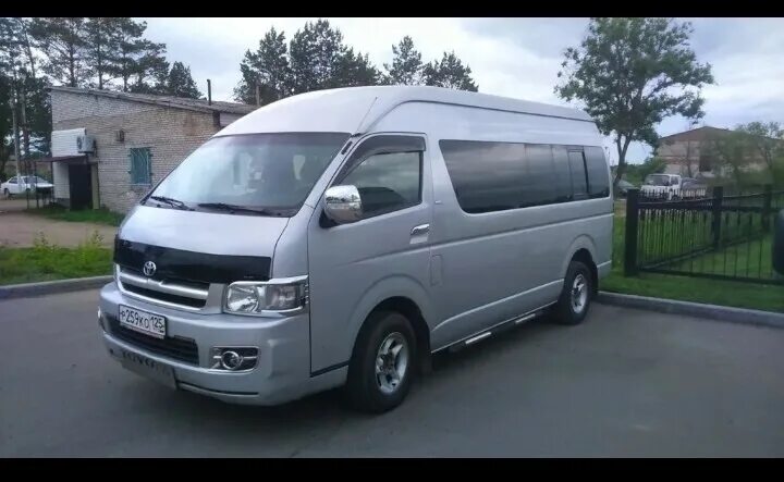 Toyota Hiace 2006. Тойота Хайс 2006 года. Корейский микроавтобус 14 мест. Грузоперевозки Дальнереченск. Купить микроавтобус приморский край