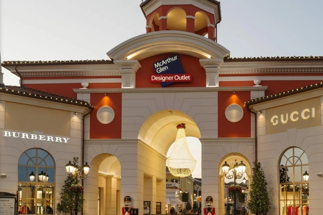 Покровский outlet. Аутлет Serravalle. Серравалле Италия. Аутлет Александрия Италия. Serravalle Designer Outlet.