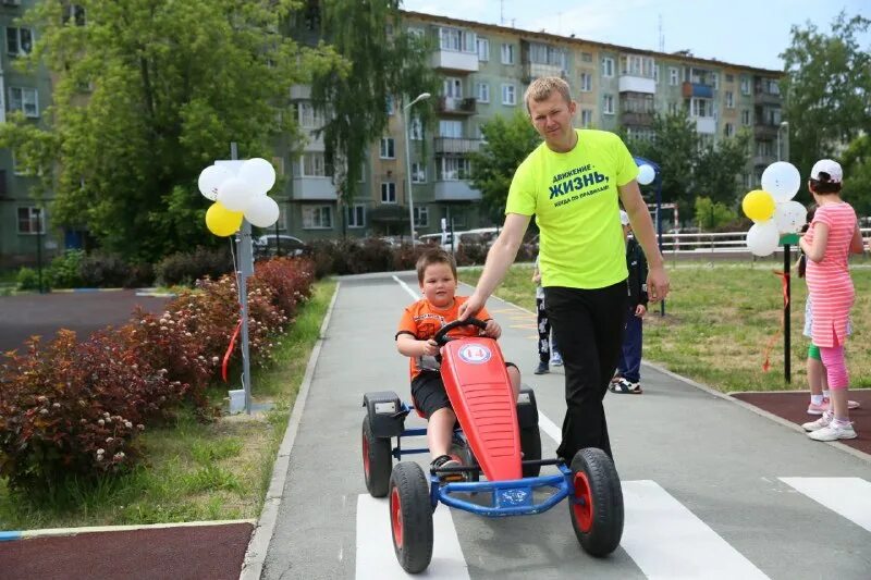 Детский автогородок. Мау до дтд ум юниор. Веломашина как настоящая. Гимназия 115 в новосибирске. Маудо дтд ум юниор новосибирск фото.