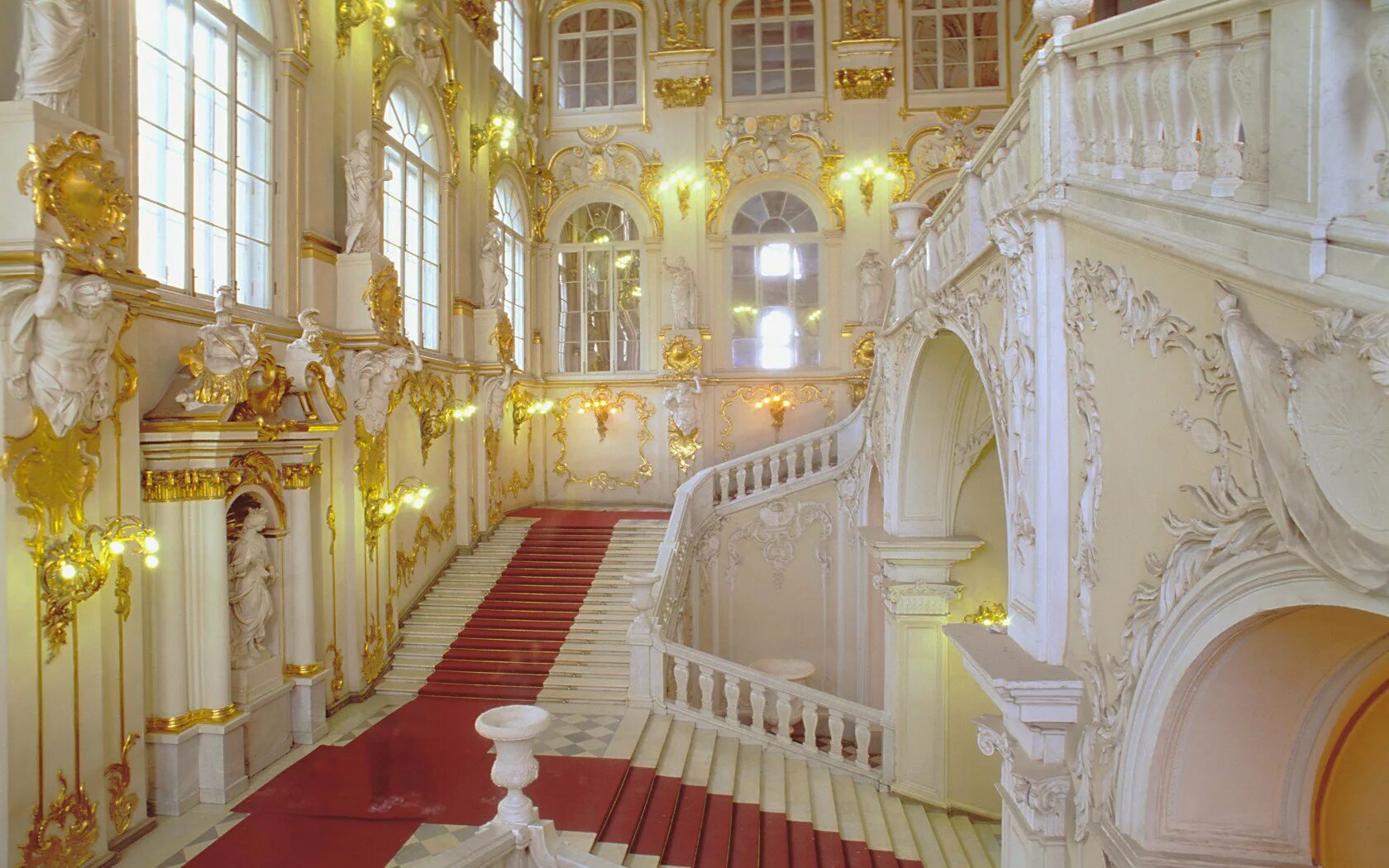 Лестница эрмитажа в санкт петербурге. Иорданская лестница зимнего дворца. иорданская лестница эрмитажа в санкт-петербурге. эрмитаж посольская (иорданская) лестница. посольская лестница в эрмитаже.