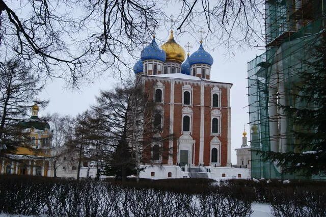 Рязань кремль. Рязань ве. Рязань (рязанский кремль). Спасо-преображенский монастырь рязань. Соборная колокольня рязанский кремль.