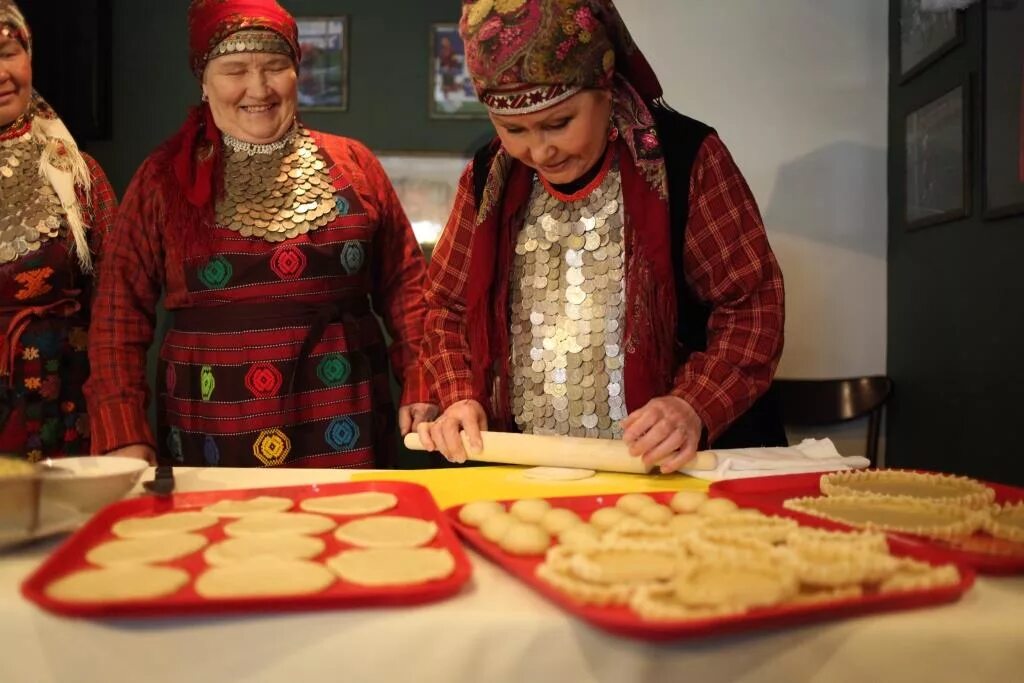 Удмуртская национальная кухня. Бурановские перепечи. Бурановские бабушки перепечи. Национальная кухня Удмуртии. Национальное блюдо Удмуртии перепечи.