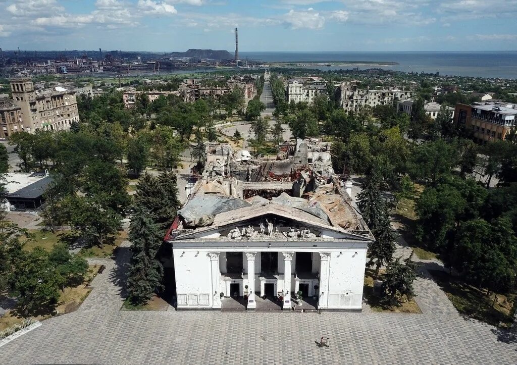 Мариуполь здание. Драмтеатр мариуполь 2025. донецкий академический театр мариуполь. разрушенный драмтеатр в мариуполе.
