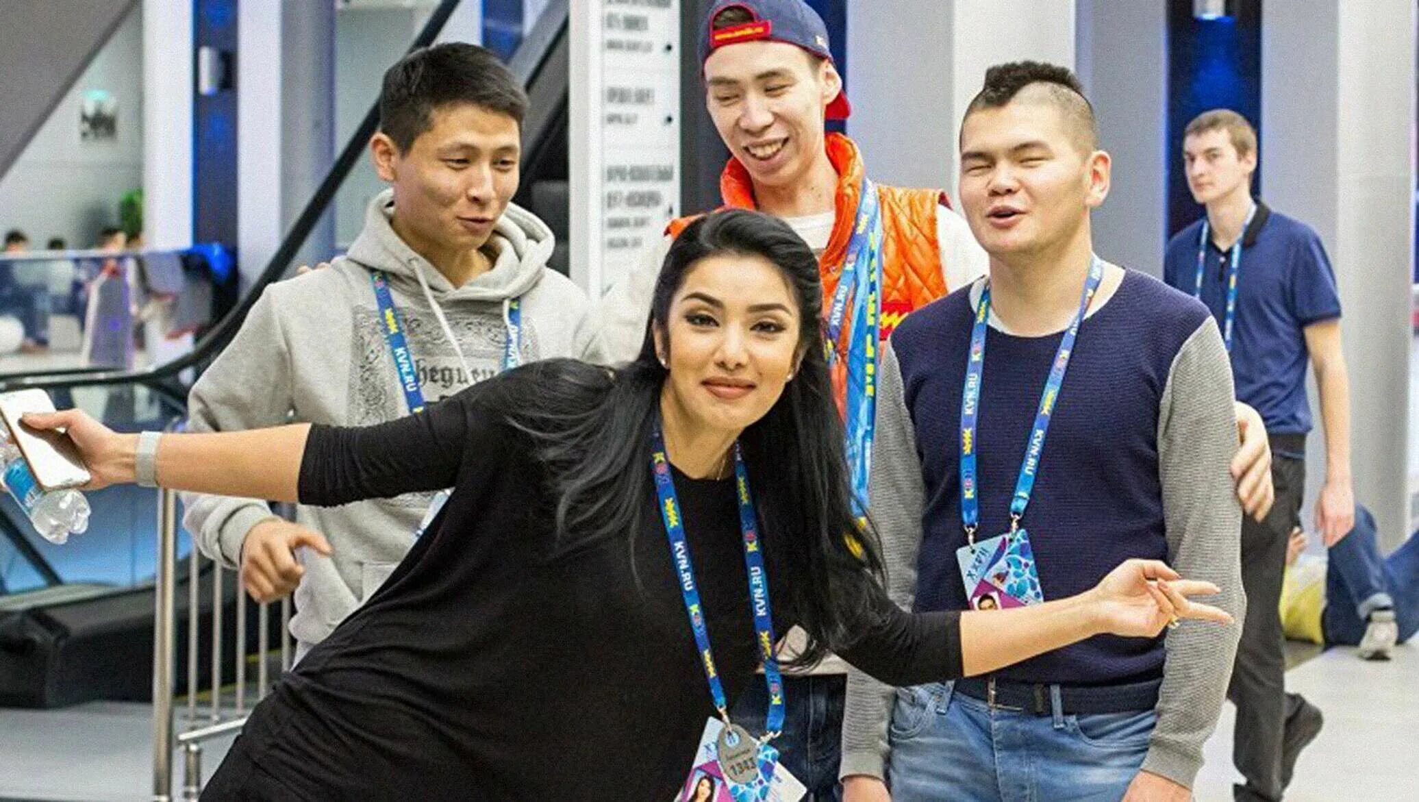 Азия микс квн. Команда квн бишкек азия микс. Квн сборная азия микс. Сборная азия микс состав. Команда квн азия микс.