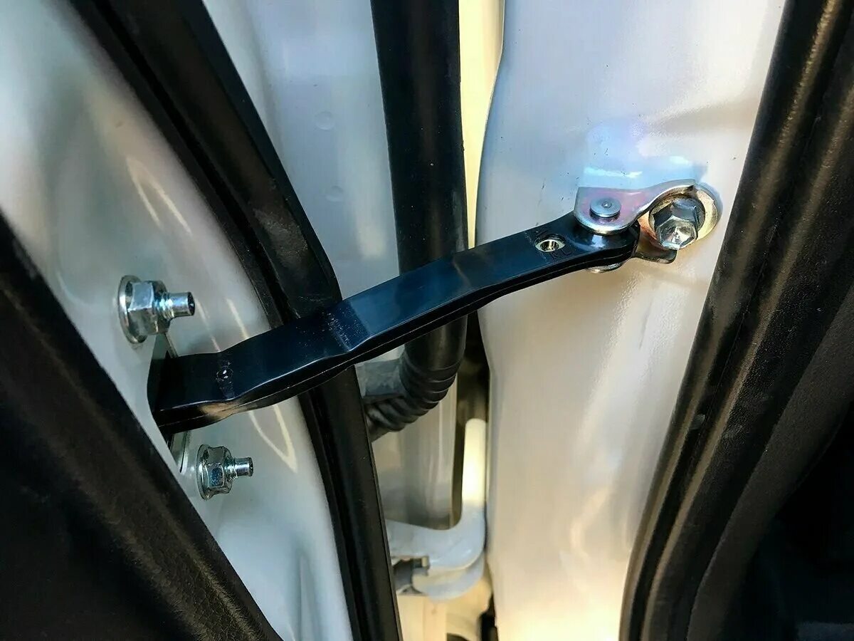 ограничитель открывания двери 2114. стопора для дверей автомобиля. ограничитель открывания двери автомобиля. ограничитель распахивания двери. ограничитель двери на шевроле авео.