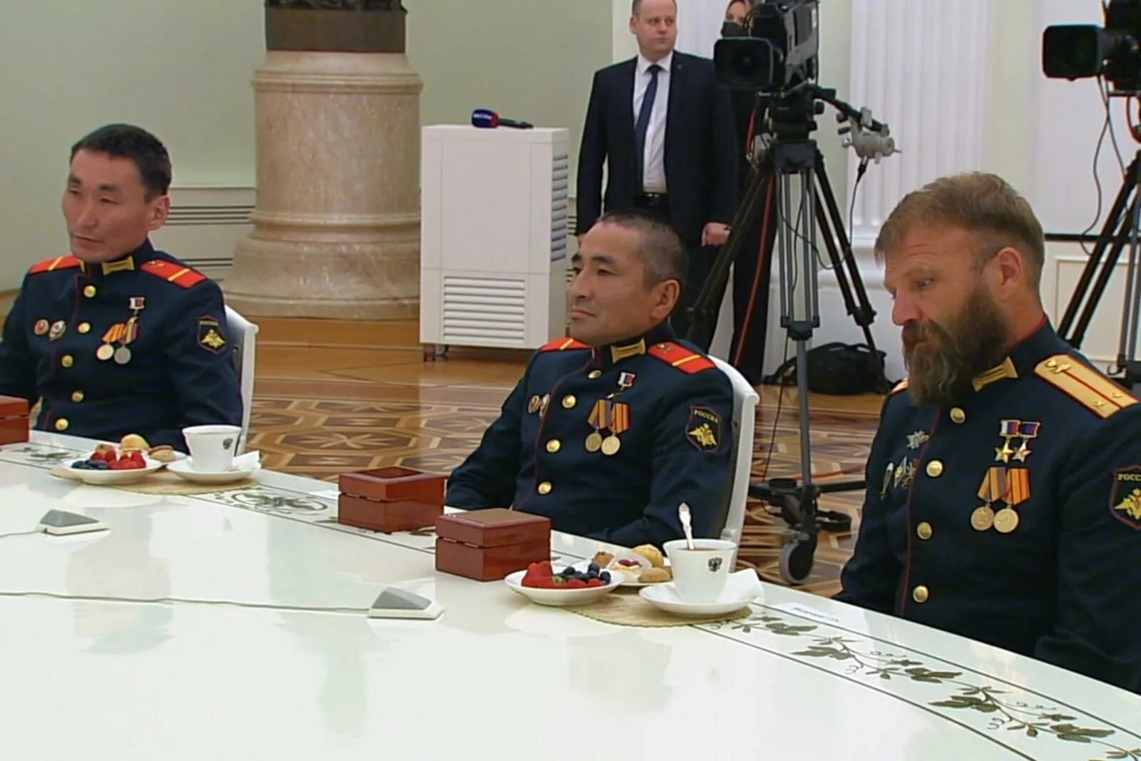 Подвиг экипажа алеша состоял в том что. Награждение героев России в Кремле 2023. Танк Алеша экипаж герои России.