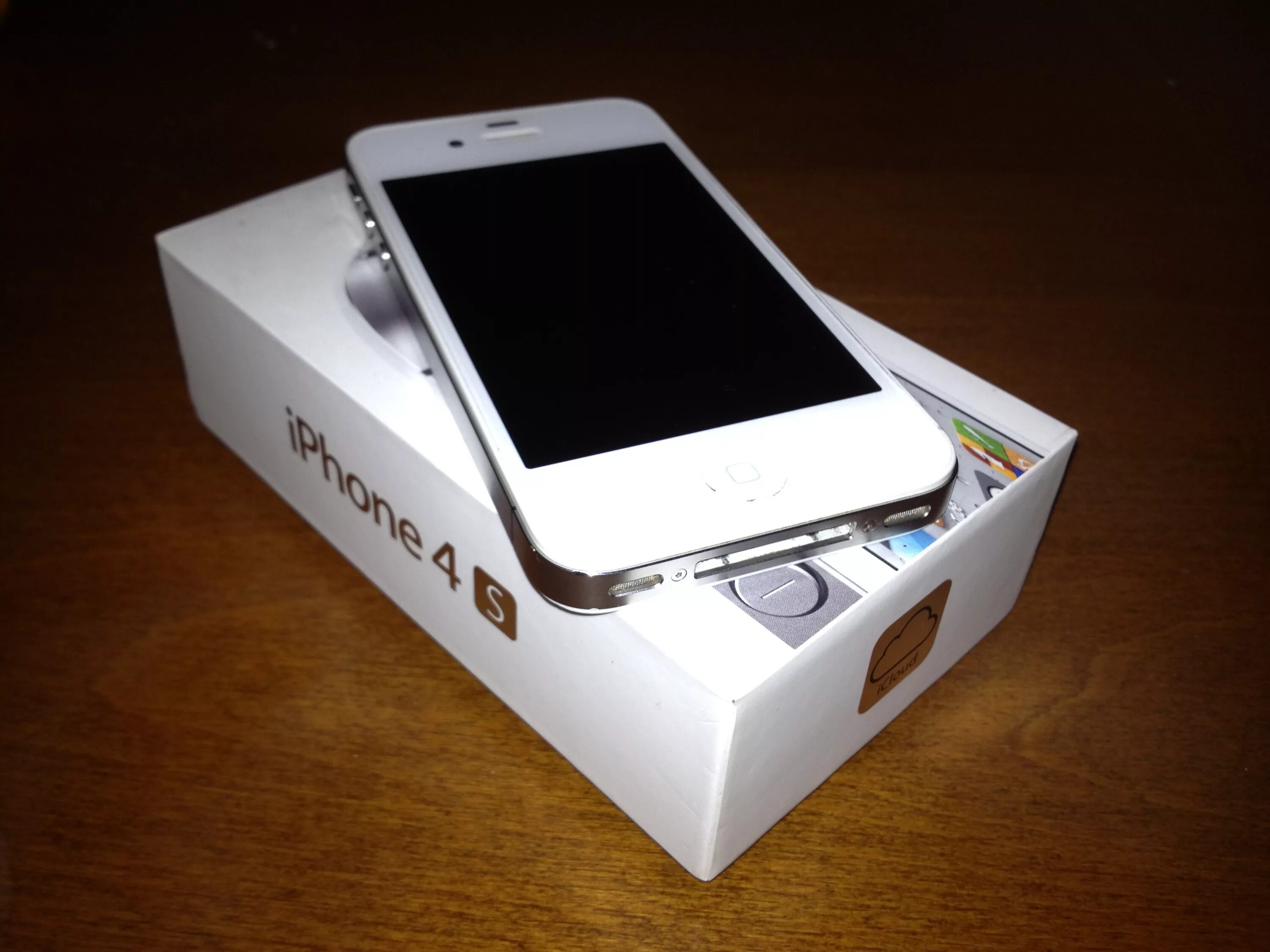 Айфон 4 в россии. Iphone 4s. Iphone 4s 16gb. Iphone 4s белый. Iphone 4 белый.