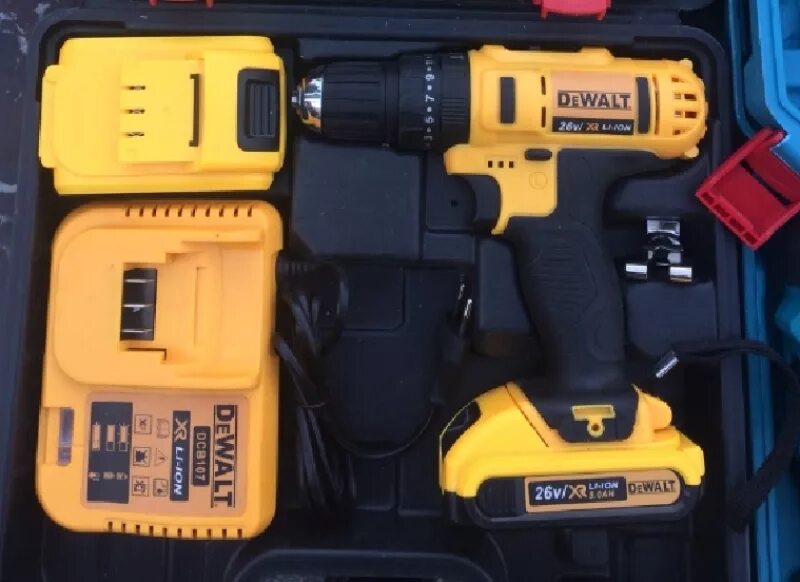 Шуруповерт деволт оригинал. Dewalt id7115. шуруповерт dewalt id 7115. шуруповёрт деволт 24 вольта. шуруповерт деволт 26v.