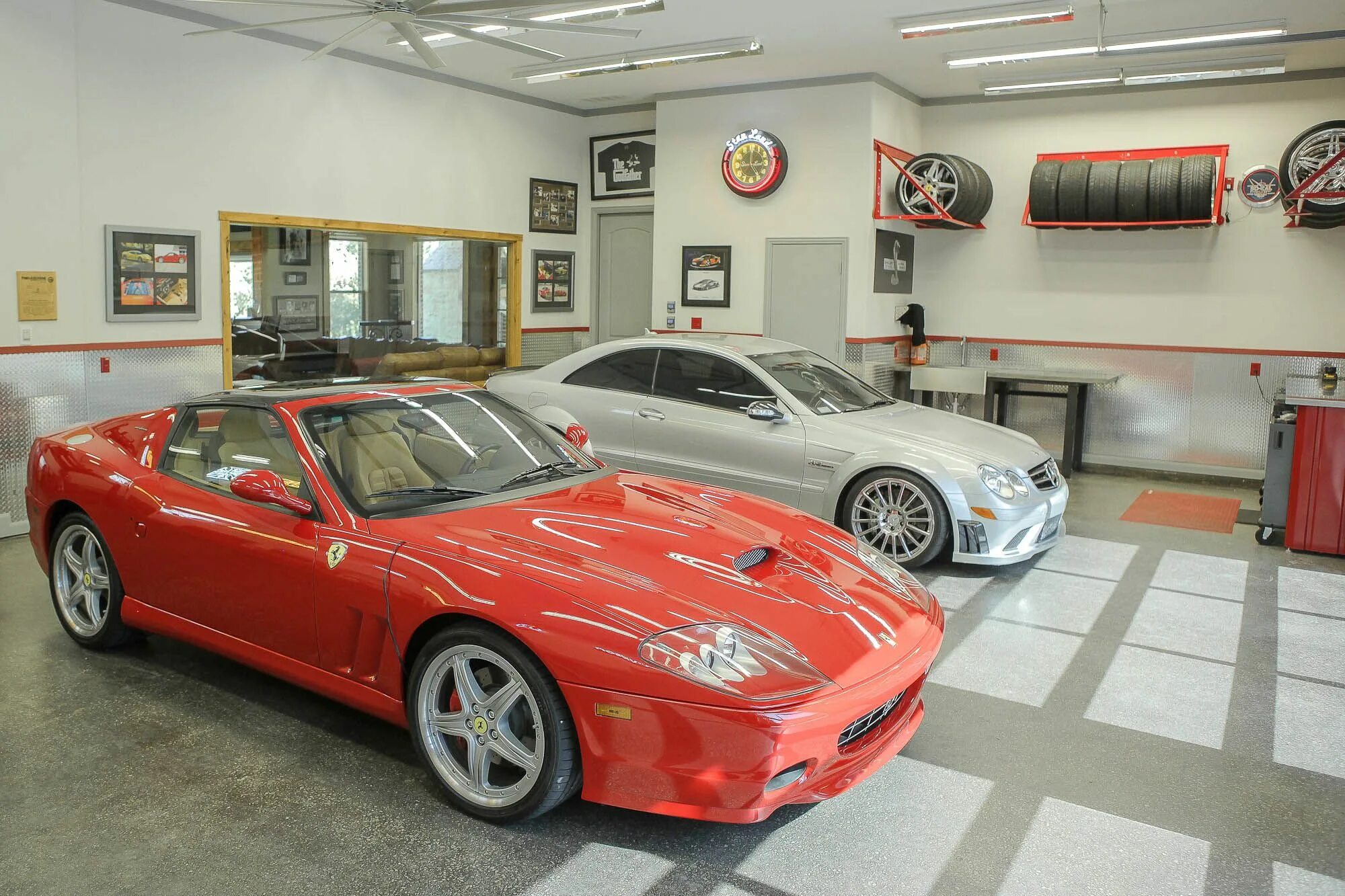 Детская в стиле гараж. Гаражи сша интерьеры. Porsche в гараже. Classic garage. Foresters garage логотип.