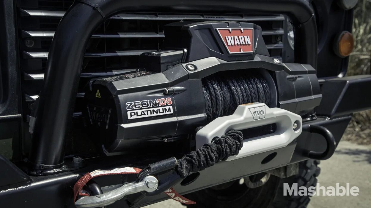Warn that. Warn snowinch 1.5. warn zeon 10-s platinum dimensions. warn zeon 12-s platinum dimensions. the jeep uses a winch in off-road conditions. blue cable.