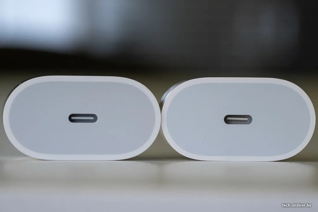 Как отличить подделку apple. Блок 20w Apple. AIRPODS Pro Ростест. Блок Apple 20w от hocco. Зарядка Apple 20w.