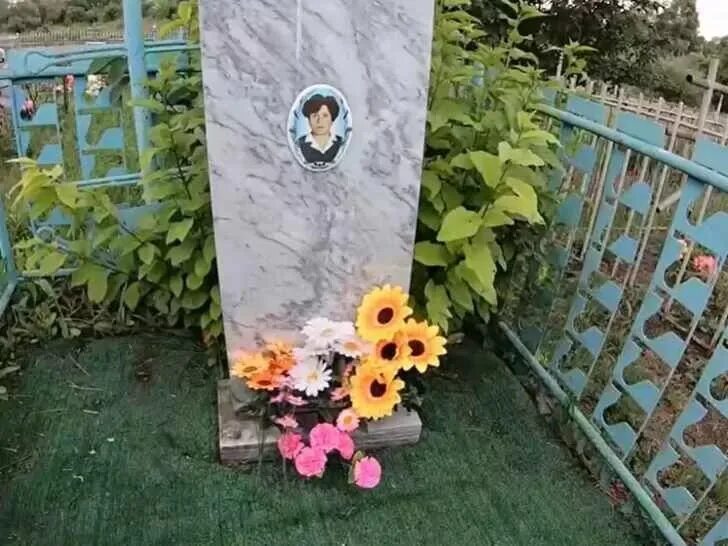 Могила матери Юрия Шатунова веры Шатуновой. Могила Юры Шатунова. Где похоронить маму