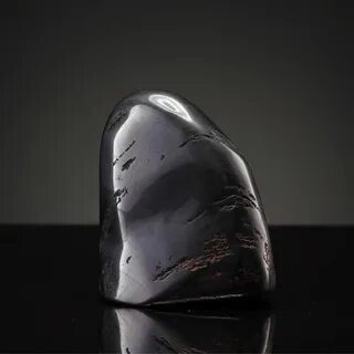 Камень металлического цвета