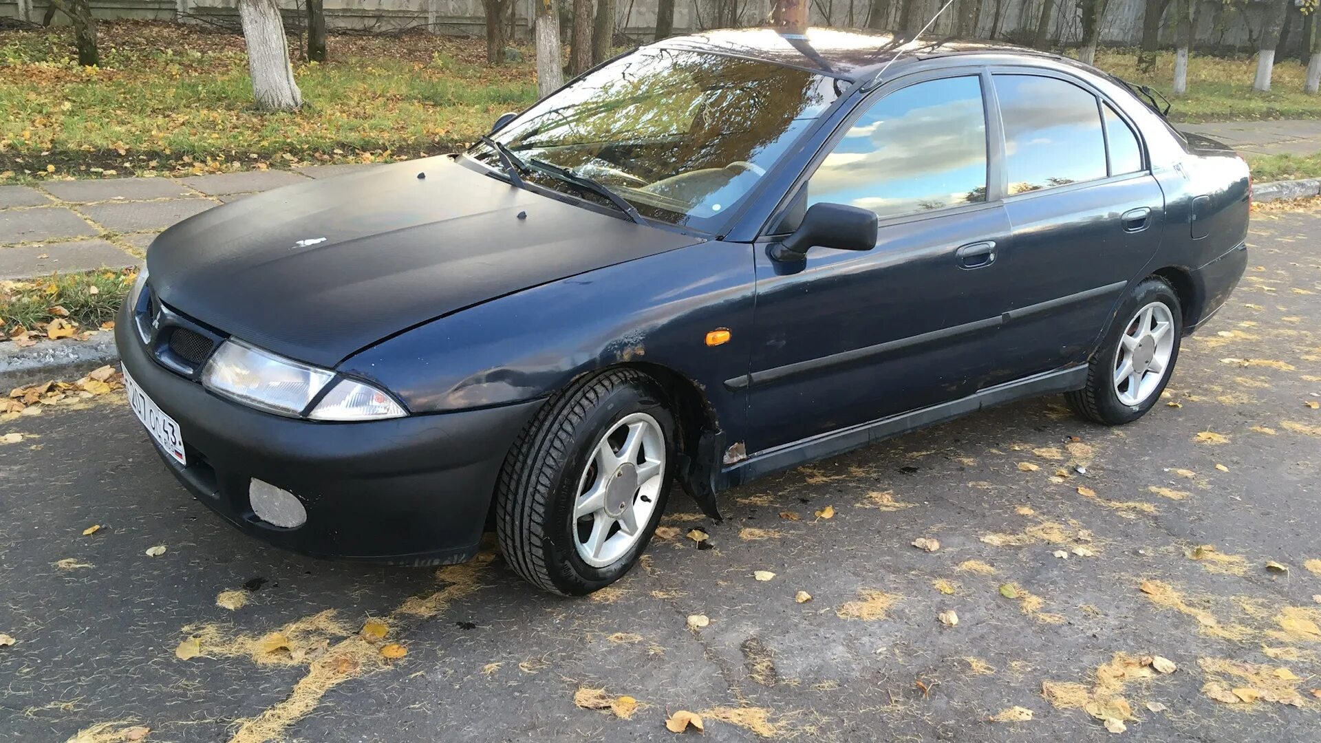 Mitsubishi carisma 1.6. Митсубиси Каризма 1997. Mitsubishi Carisma 1997 1.6 седан. Mitsubishi Carisma 1997 хэтчбек. Митсубиси Каризма 1997 1.6.