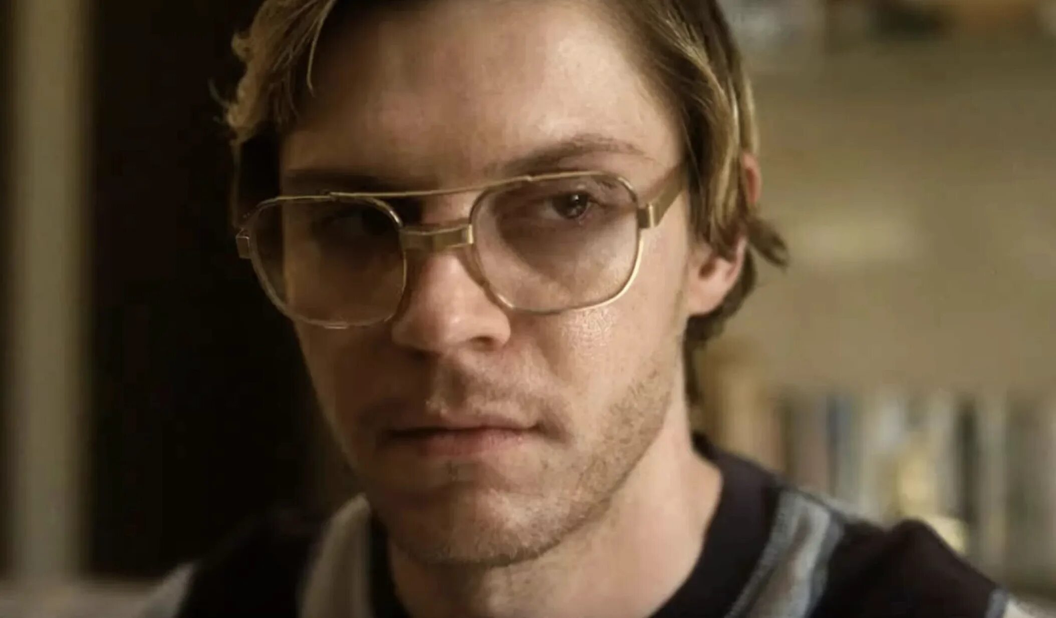 Дамер нетфликс. Дамер сериал 2025. сериал монстр нетфликс дамер. джеффри dahmer сериал. история джеффри дамера сериал 2025.