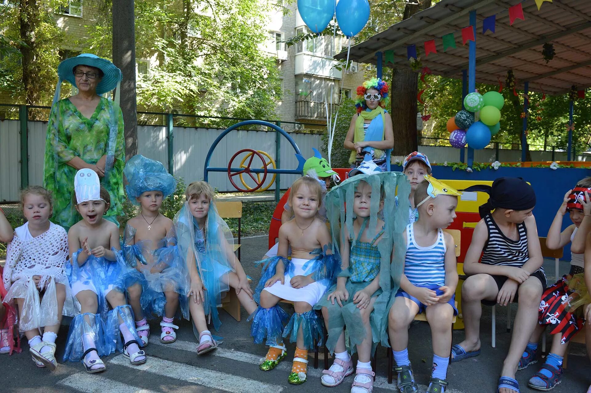 Костюмы на день Нептуна в лагере. Праздник день Нептуна костюмы. День Нептуна в детском саду. День Нептуна костюмы для детей. Сад нептуна