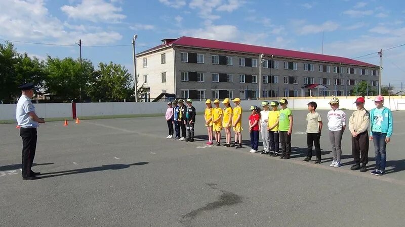 Погода октябрьское челябинской на месяц. Подовинное Октябрьский район Челябинская область. Село Октябрьское Челябинской области школа. Школа 1 село Октябрьское Челябинской области. Октябрьская средняя школа с Октябрьское Челябинской области.