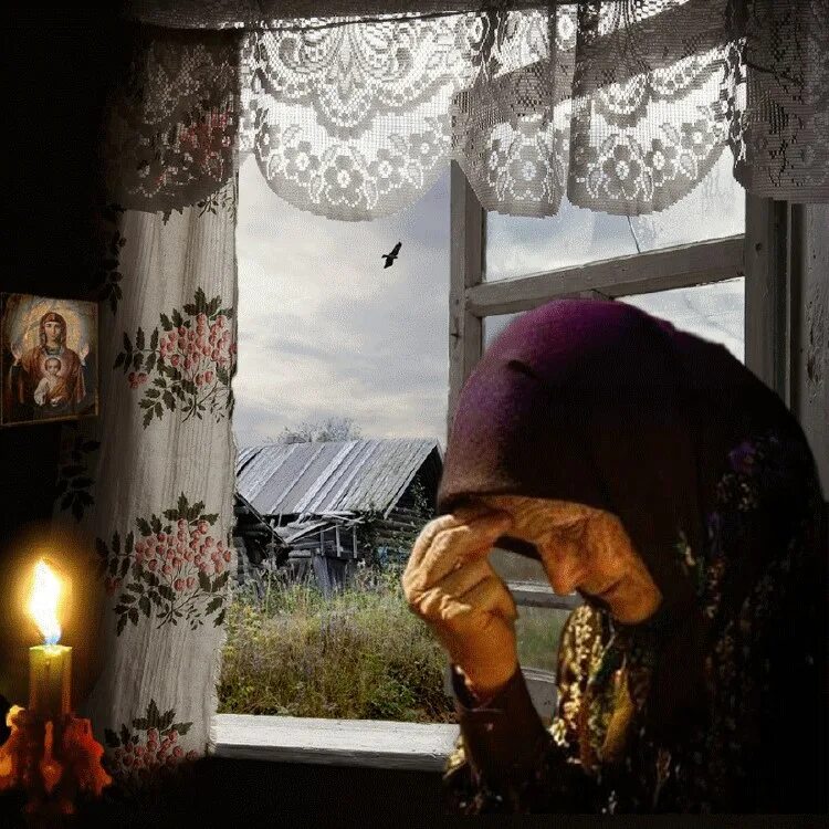 Старуха в окне. Старушка в храме. Бабушка в храме. Бабушки молятся. Бабушка молится в храме.