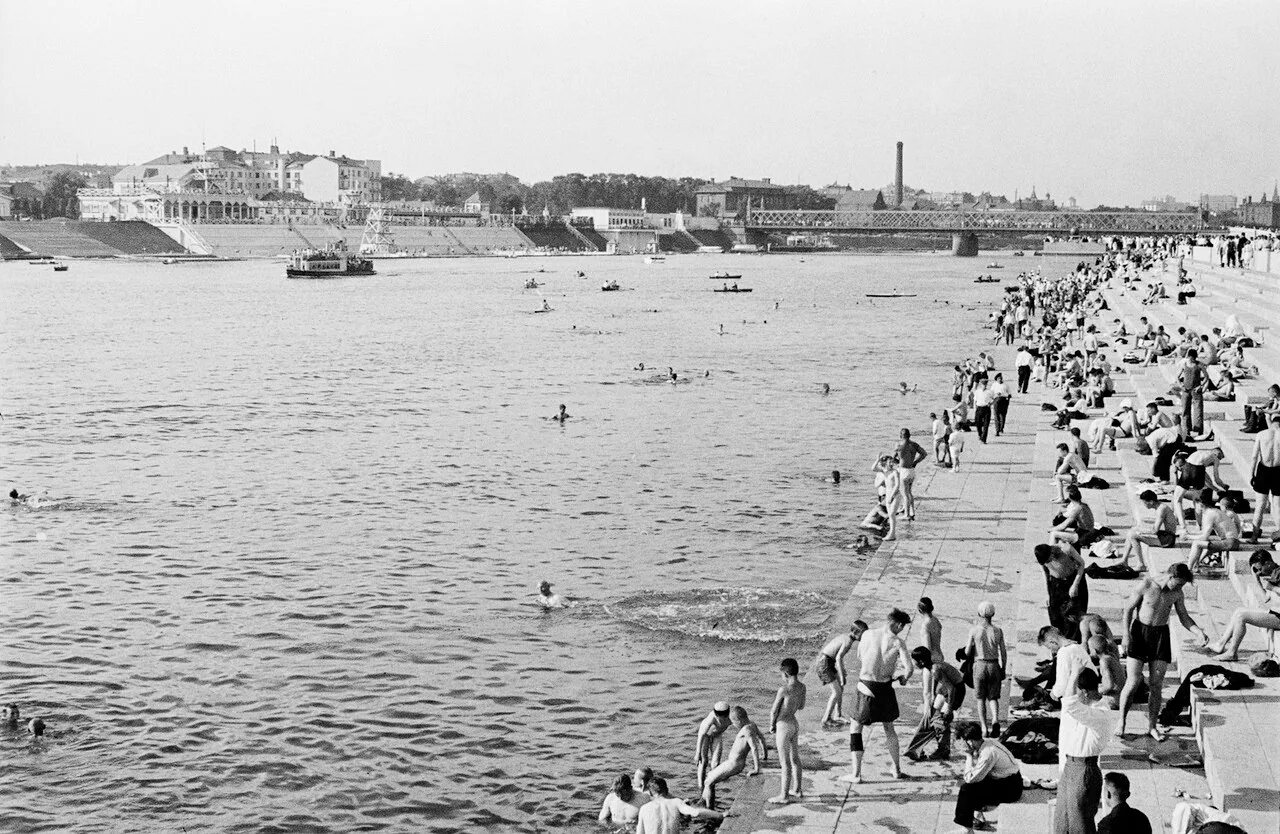 Москва река 1950. Москва река 1929. Евпатория пляж 1935. Москва река 1926. Купаются ретро