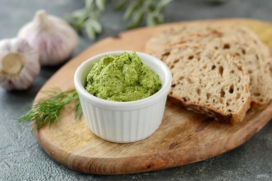 Песто с кедровыми орешками. Грецкий орех паста. Песто из рукколы. Песто с грецкими орехами. Песто с орехами.