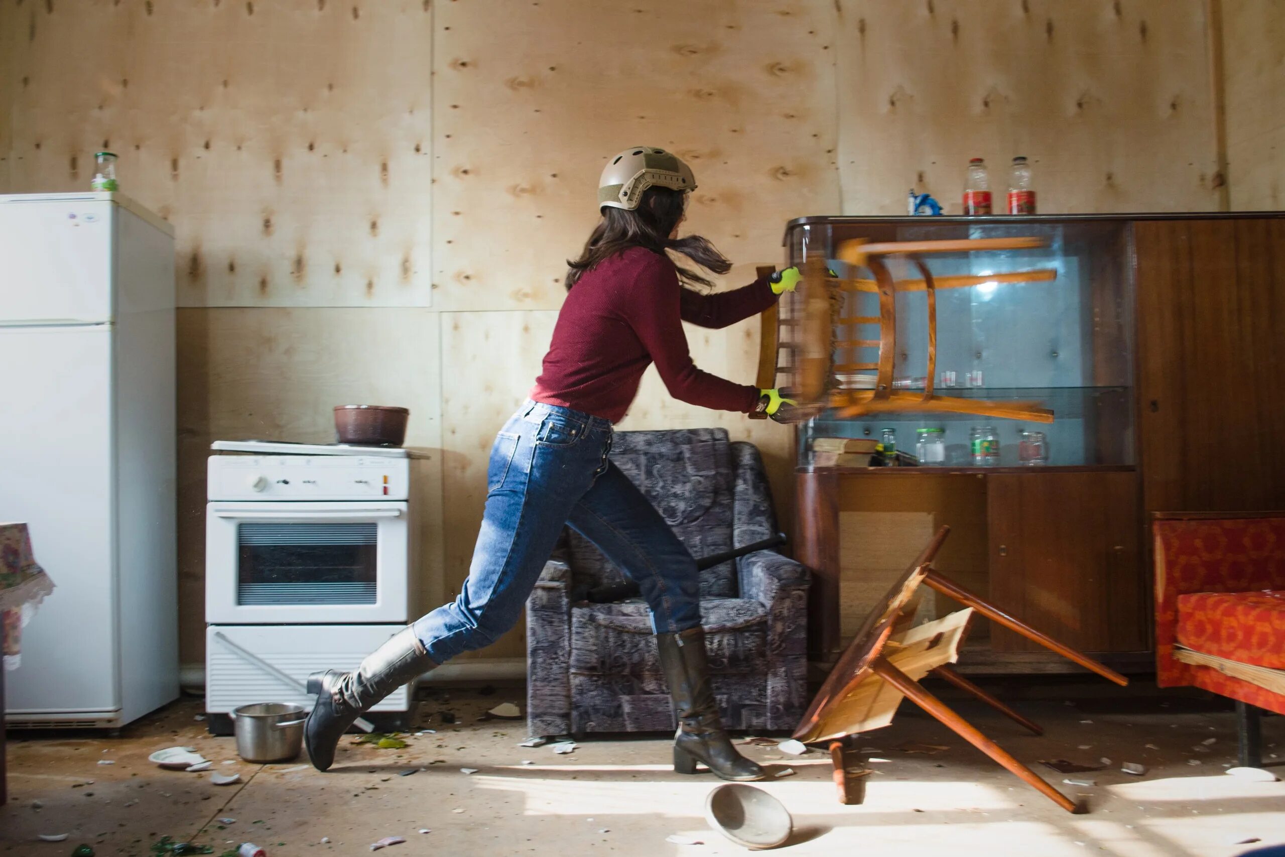 Бита с гвоздями. Бейсбольная бита. Бейсбольная бита. Человек электричество. Самозащита от нападения.