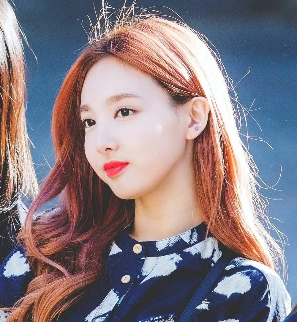 Наен. Twice Nayeon. Наен из твайс. Наён из twice. Группа twice Наен.