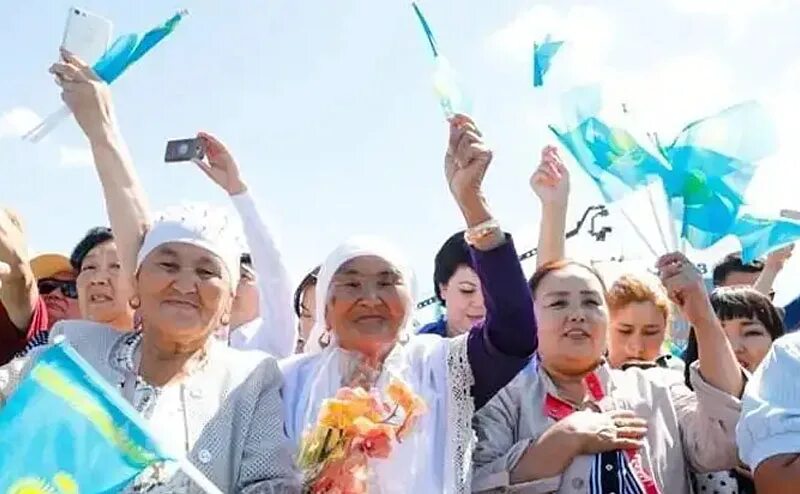 Токтар аубакиров полет 1991. Первый человек казахстан. Токтар аубакиров космонавт. Первый человек казахстан. Касым-жомарт токаев и народ.