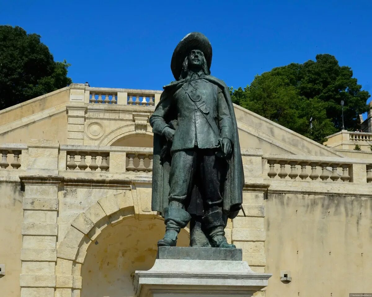 Замок д'артаньяна. Памятник трем мушкетерам во франции. Провинция д артаньяна. Провинция д артаньяна. Столица гаскони во франции.