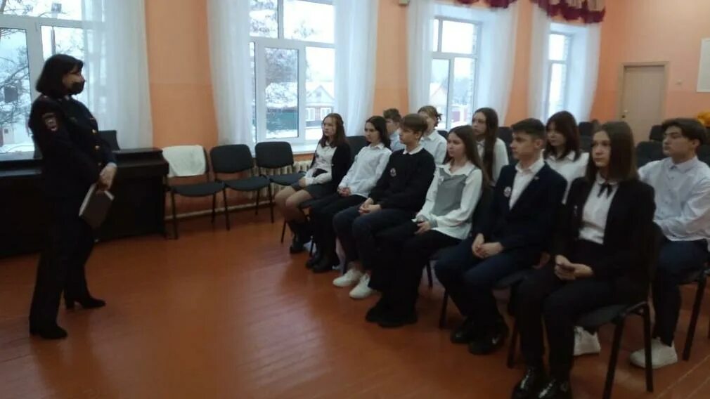 Вася ложкин спецслужбы. Прослушка. Шпион прослушка. Прослушивание телефонных переговоров. Брянская прослушка.