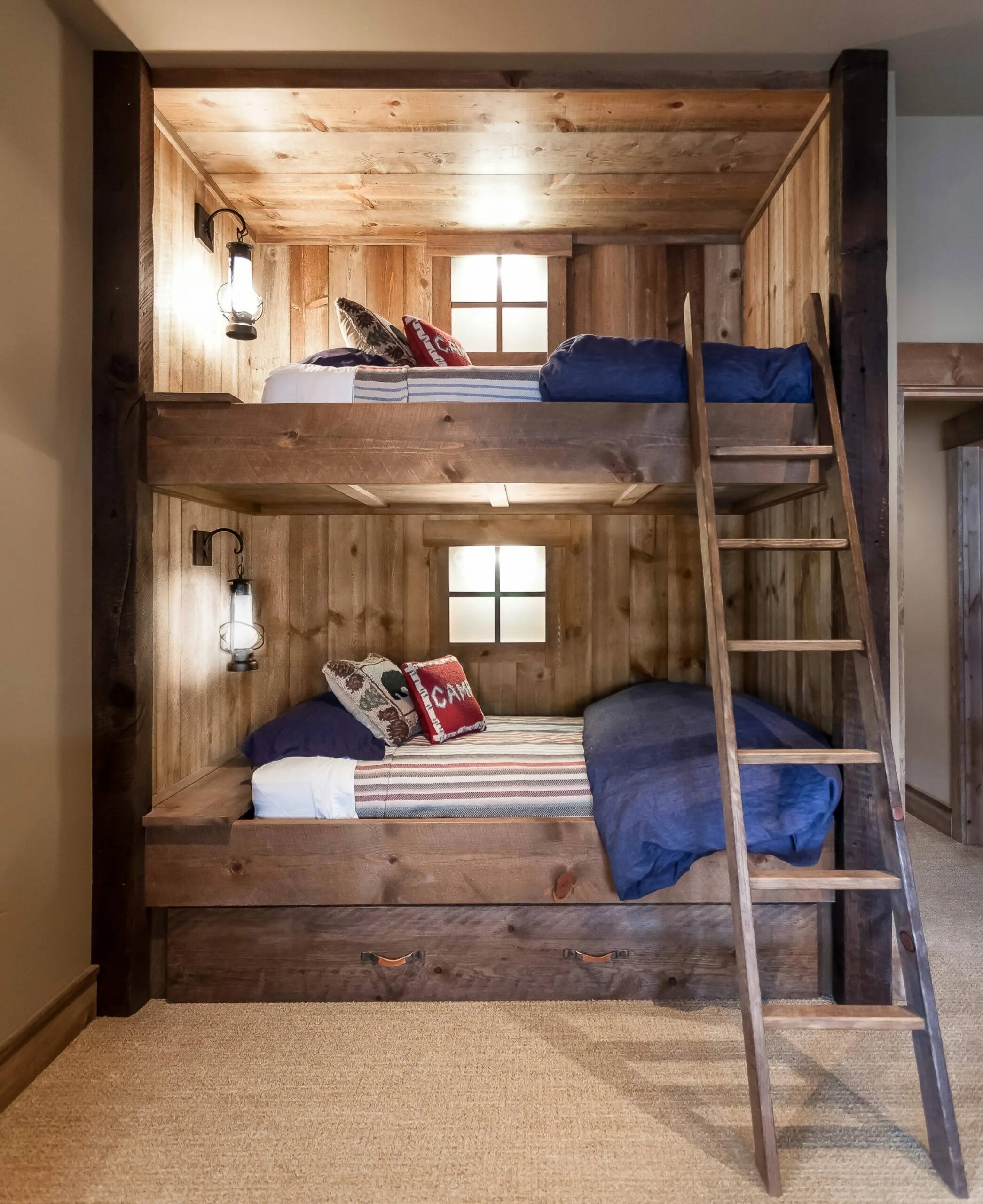 Создать на дому маленькую. Двухэтажная кровать. Крутые двухэтажные кровати. Двухэтажная кровать на даче. Комната с двухэтажной кроватью.