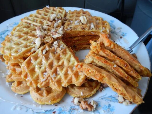 вафли из вафельницы. диетические вафли. венские вафли с орехами. овсяные вафли в вафельнице. овсяные вафли.