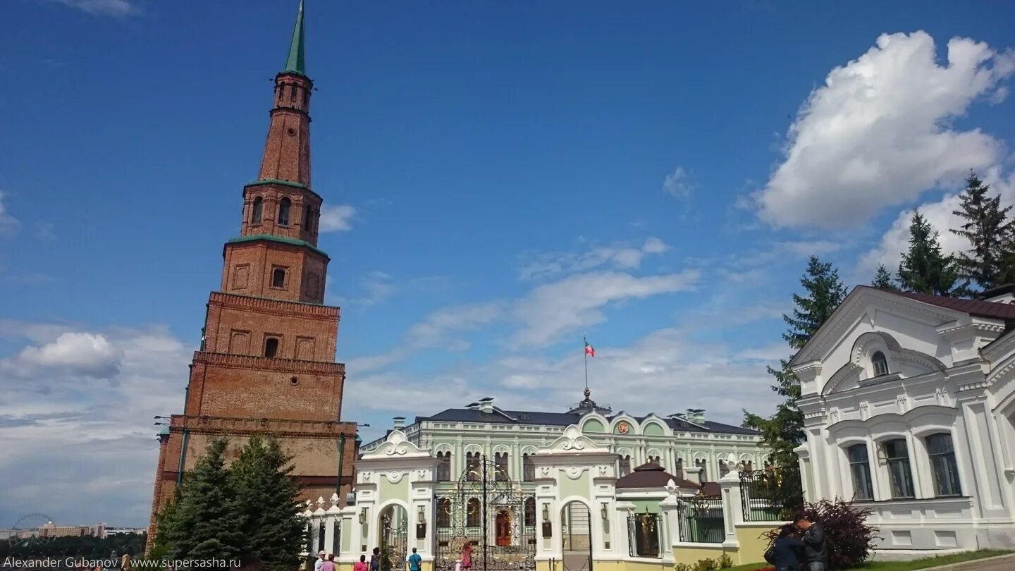 Какая башня обыгрывает башню сююмбике. Башня сююмбике казанский кремль. казанский кремль с падающей башней сююмбике.. башня сююмбике казань зимой. наклонная башня в казани.