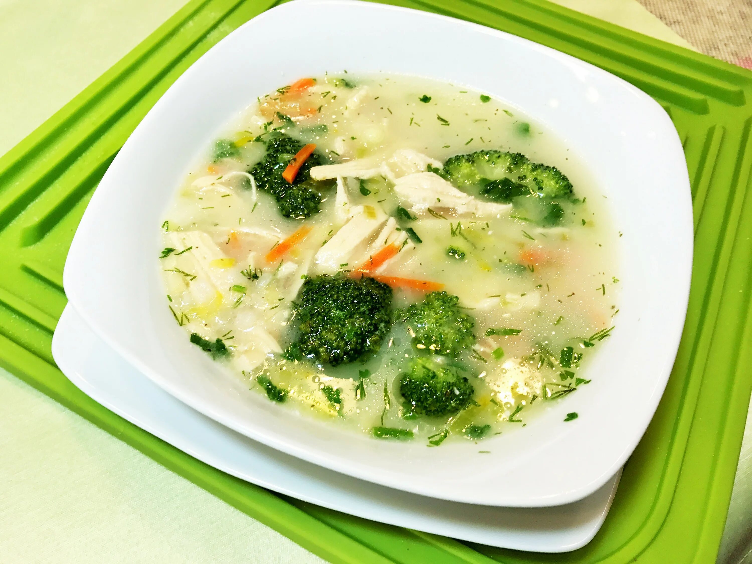 консоме овощное. пп суп из курицы. пп суп из курицы. трек chicken soup. суп с кабачками и курицей.