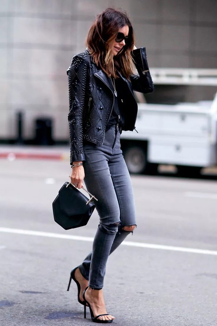 Кожаный тренч с худи. Луки ли. Стильный лук с кожанкой. Образы повседневной одежды для девушек. Луки с красным пиджаком.