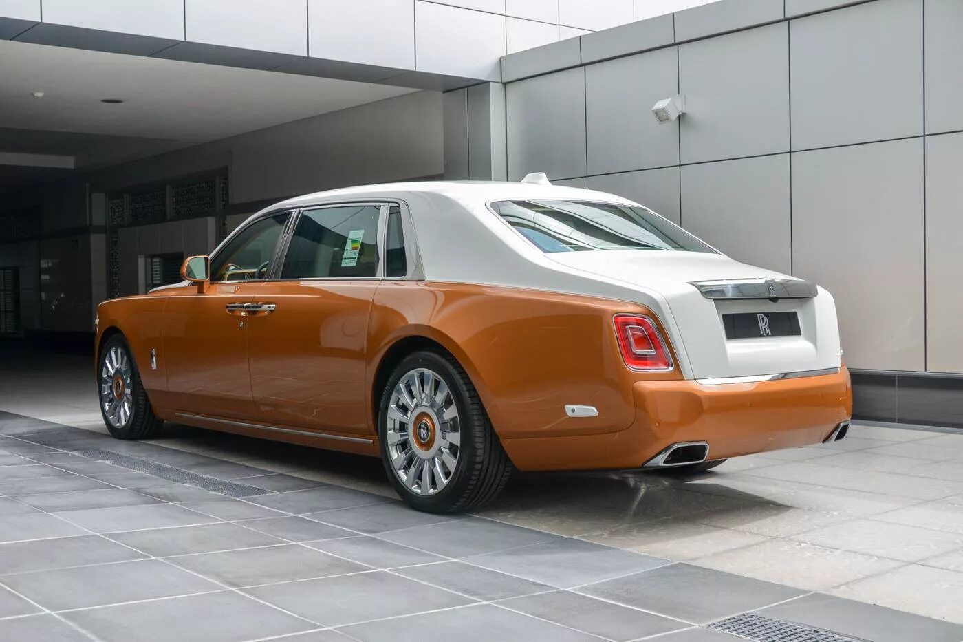 Китайский ройс ройс. Rolls Royce Phantom EWB 2021. Rolls Royce Phantom 2050. Rolls-Royce Phantom EWB 2019г.. Rolls Royce Phantom 2000.